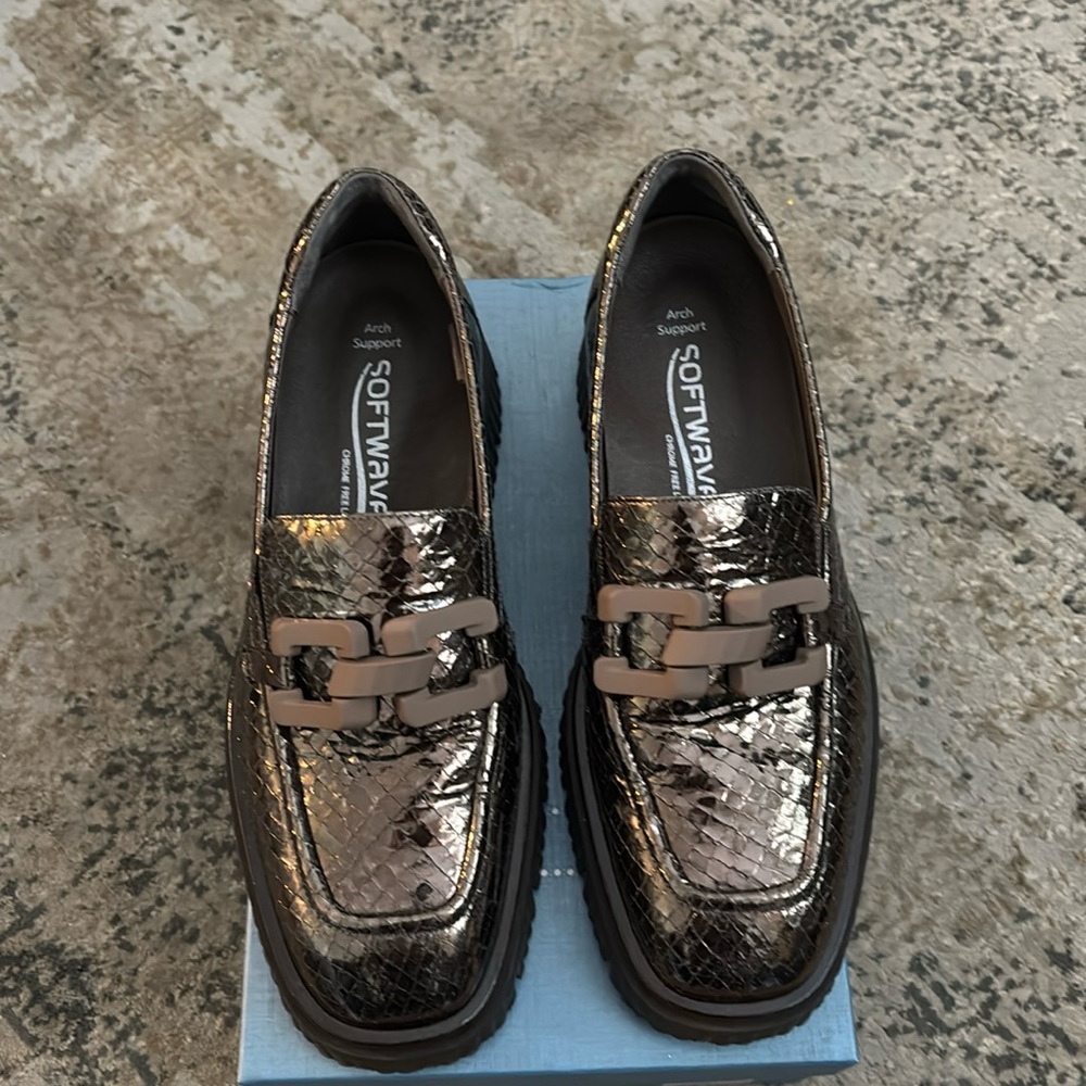 Softwaves van ya loafer. Color Vison size 38. Like new.